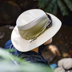 Sunday Afternoons Bug-Free Charter Hat -Suday afternoons bug free charter hat tan male2 ss20 2600px scaled