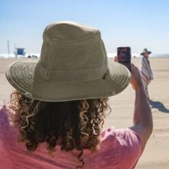 Sunday Afternoons EasyBreezer Hat 17 Sunday Afternoons EasyBreezer Hat -Suday afternoons eazy breezer hat back man selfie saddle