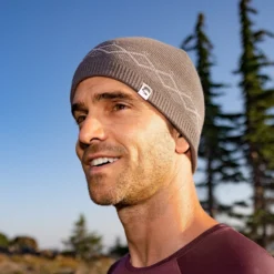 Sunday Afternoons Strobe Reflective Beanie -Suday afternoons strobe reflective beanie fw23 3150px ec1efa0e 5243 45e2 b663 d89e21e27ec6 scaled